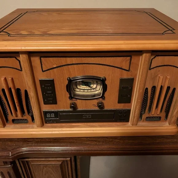 Phonograph.  Vintage looking - Picture 2 of 5